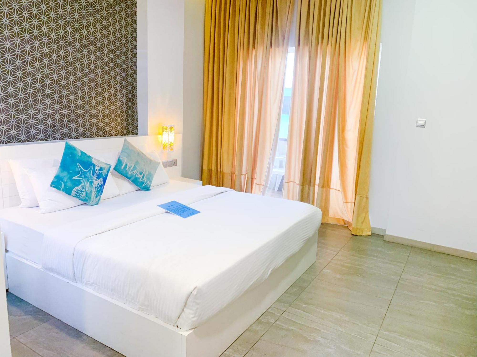Velana Beach Hotel Maldives остров Маафуши Екстериор снимка