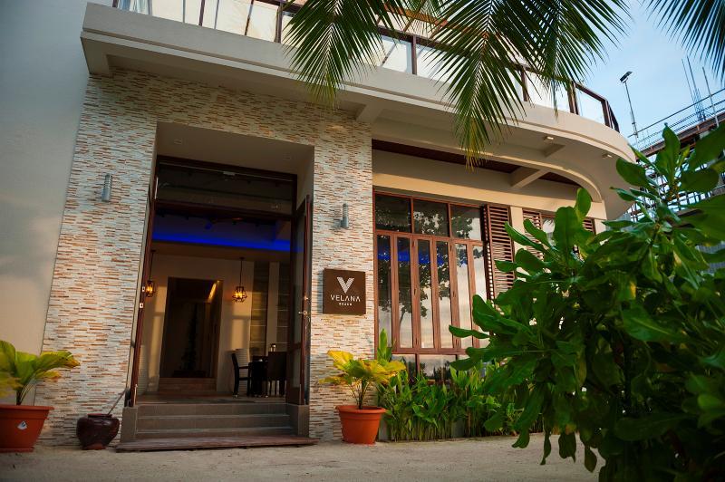 Velana Beach Hotel Maldives остров Маафуши Екстериор снимка